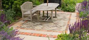 mike-harvey-gardens-reclaimed-brick-and-paving-patio-design